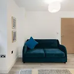 Chapel View - Huge Apartment Near The Beach With Gated Parking