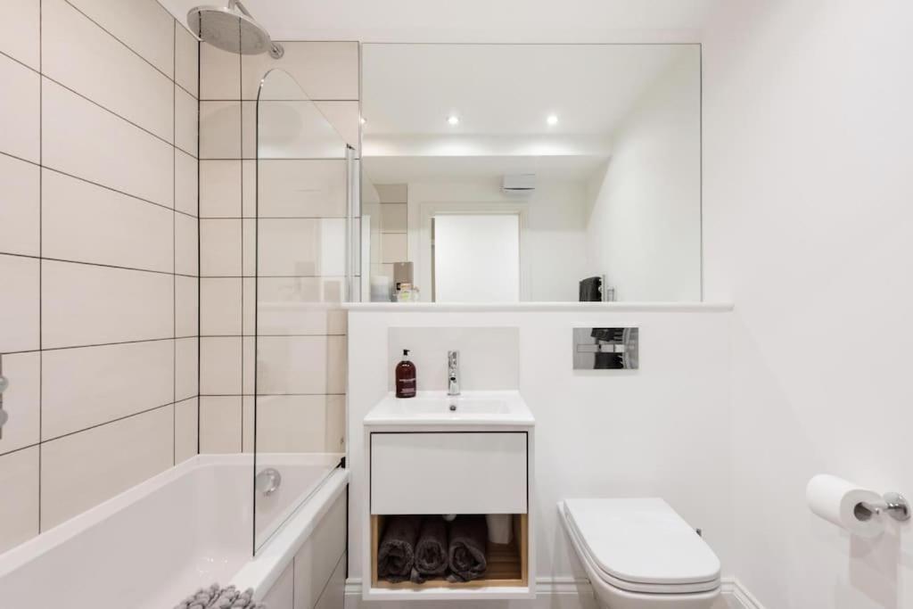 Chapel View - Huge Near The With Gated Parking Apartment