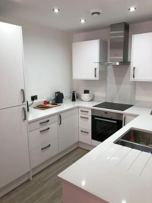 Chapel View - Huge Near The With Gated Parking Apartment *