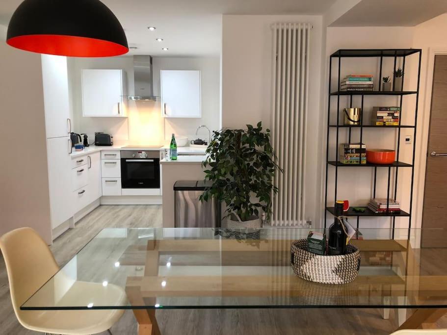 Chapel View - Huge Near The With Gated Parking Apartment *
