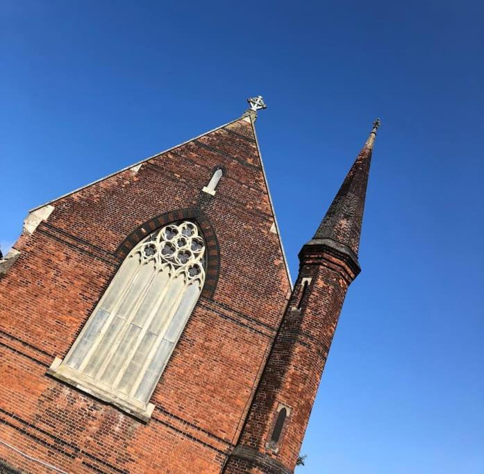 Apartment Chapel View - Huge Near The With Gated Parking *