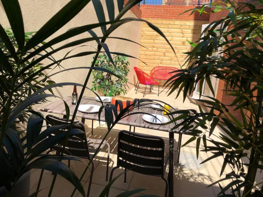 Chapel View - Huge Near The With Gated Parking Apartment