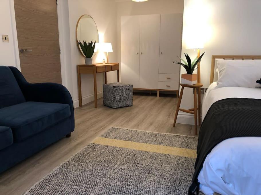 Chapel View - Huge Near The With Gated Parking Apartment