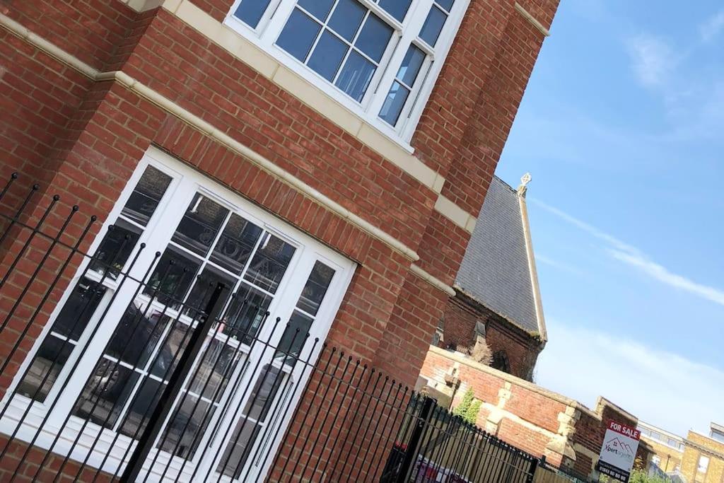 Apartment Chapel View - Huge Near The With Gated Parking Margate