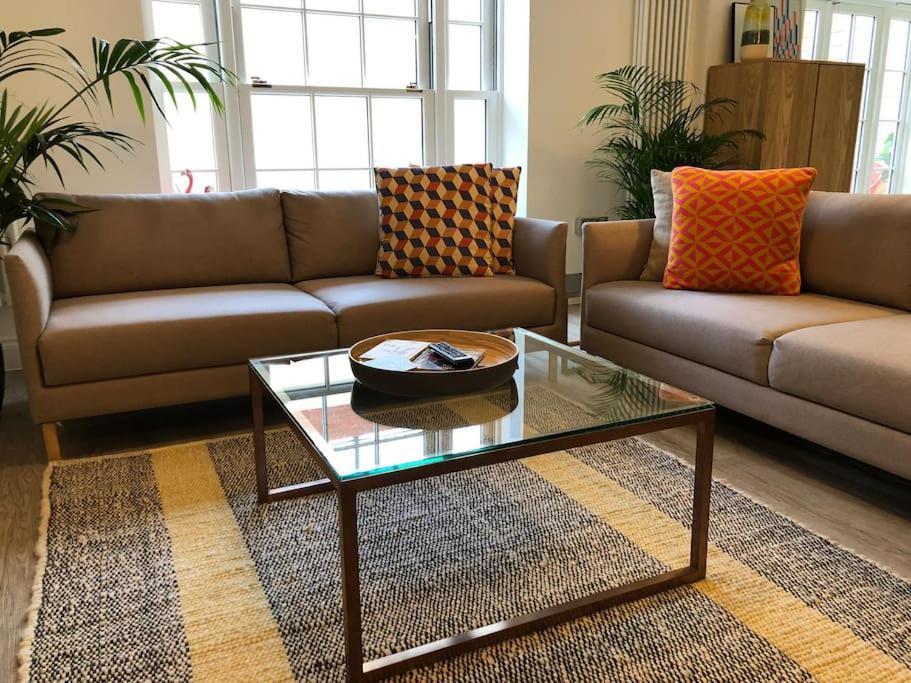 Chapel View - Huge Near The With Gated Parking Apartment Margate